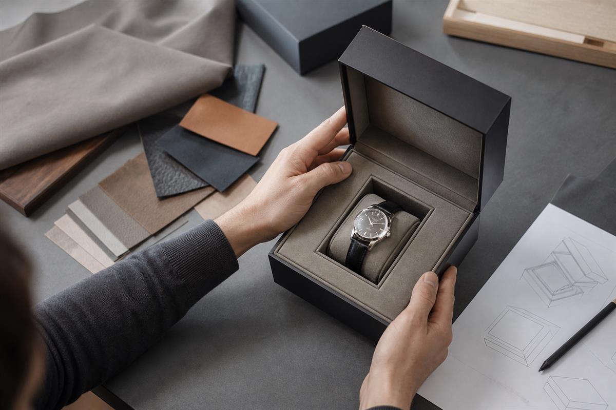 Watch box sample reviewed for structure, finish, and watch fit
