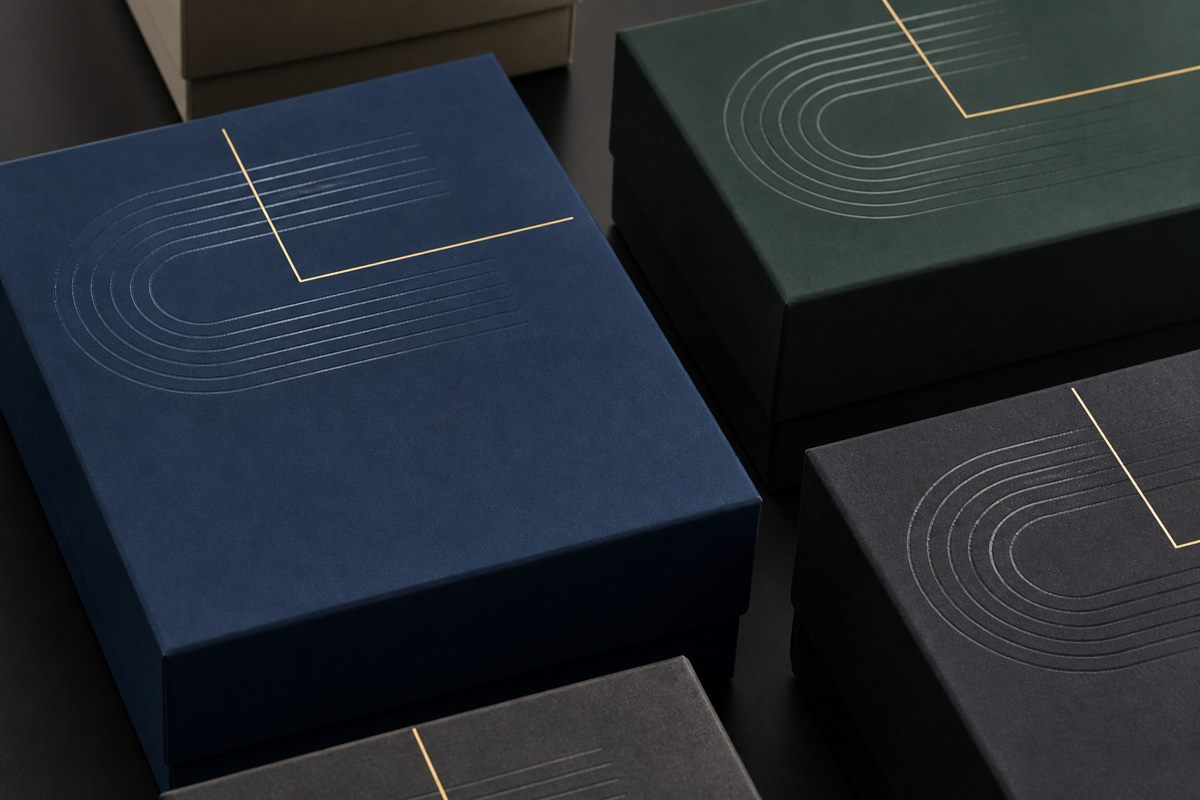 Unbranded cigar box panels and artwork layout shown with opening lines